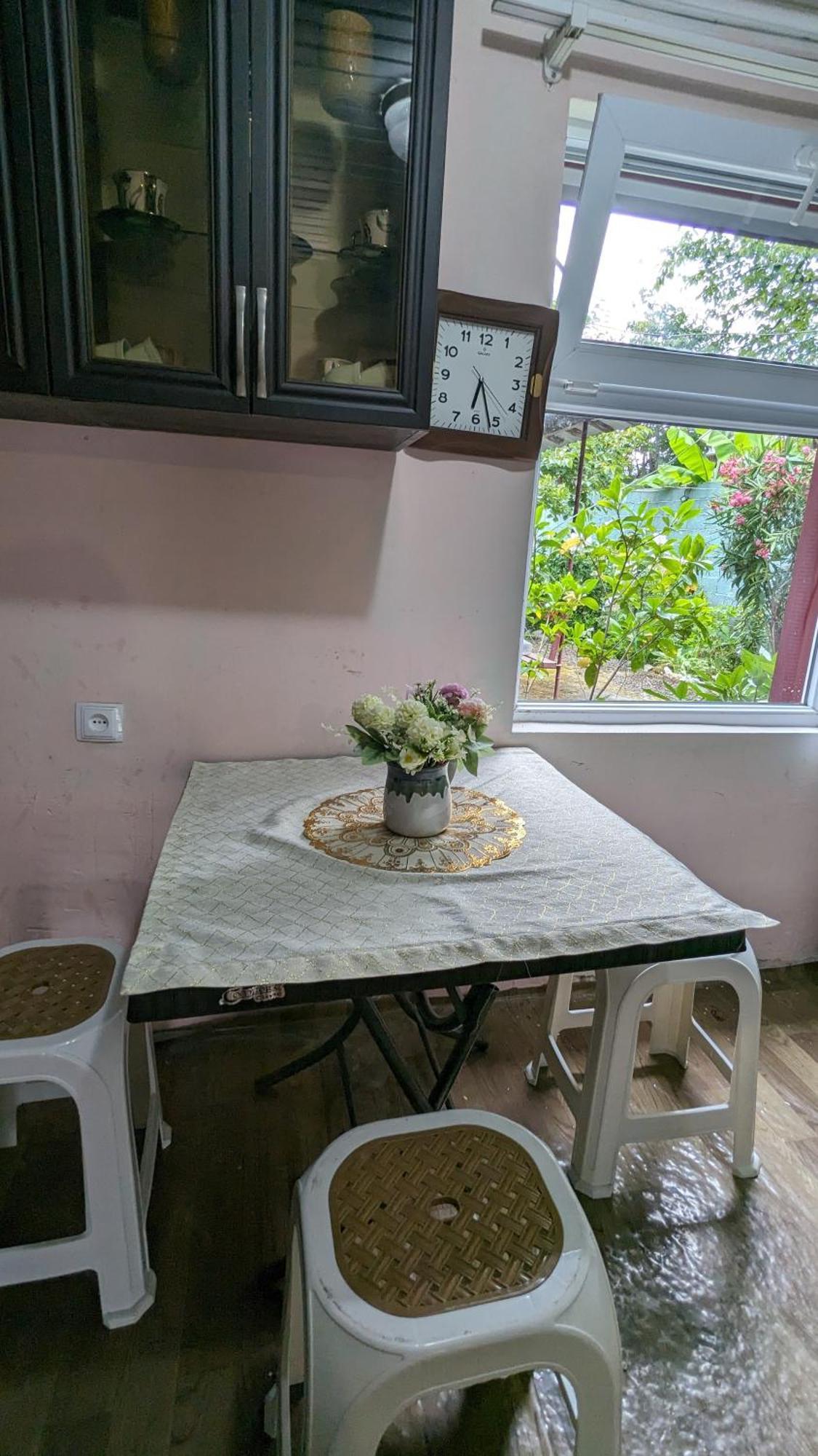 Mano'S Guest House 科布列季 外观 照片