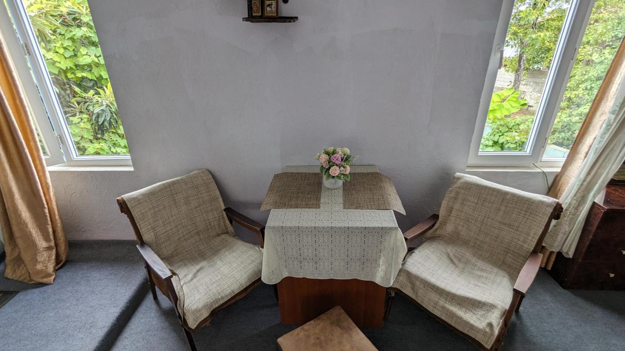Mano'S Guest House 科布列季 外观 照片